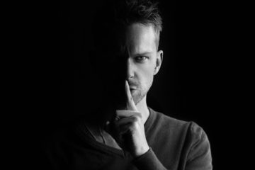 Liberté d'expression et obligation de condifentialité