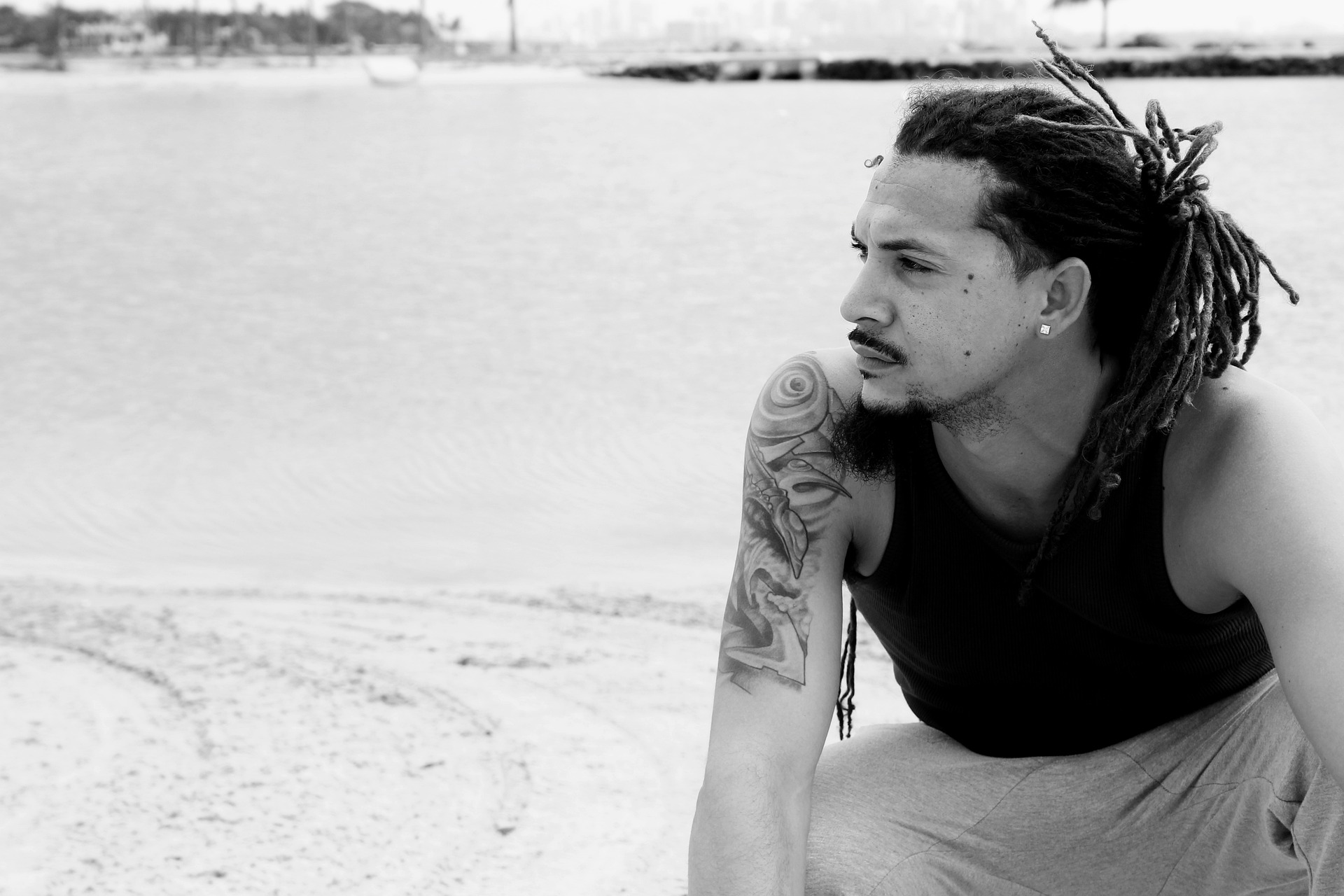 Interdiction de la discrimination fondée sur l’apparence physique homme / femme